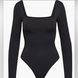 Aritzia Babaton Contour Squareneck Longsleeve Bodysuit